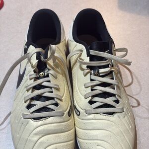 Nike Men's Cream Soccer Shoes